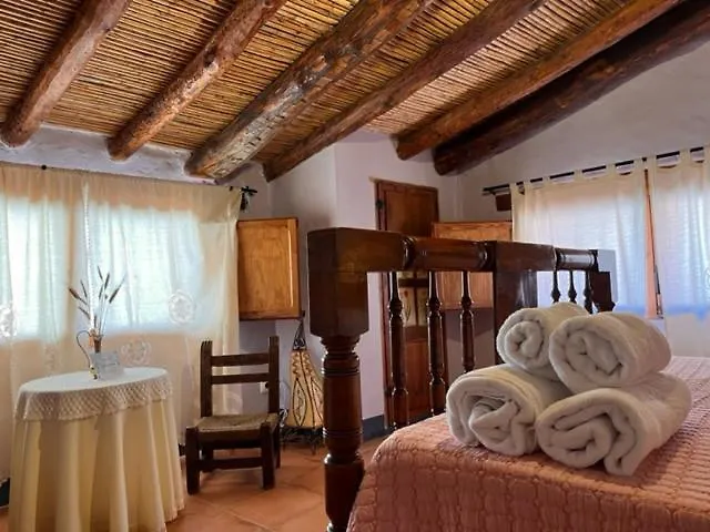 Salón con vigas de madera